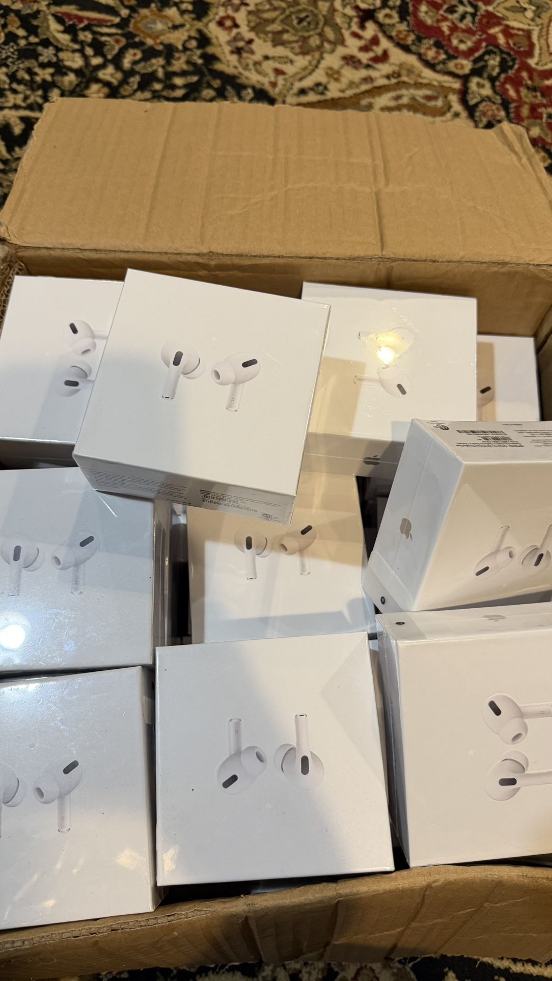 🔥 BRAND NEW AIRPODS PRO – UNBEATABLE DEAL! 🔥 Still factory sealed, never opened, straight from the box!