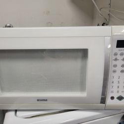 White Kenmore 1200 Watt Microwave 