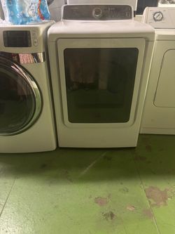 Gas dryer brand Samsung heavy duty everything works great with a 3 months warranty