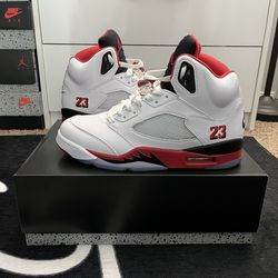 Jordan 5 fire red black tongue size 9.5