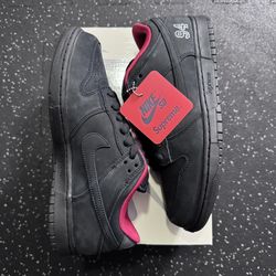 DS Supreme Nike SB Dunk Low Size 10.5