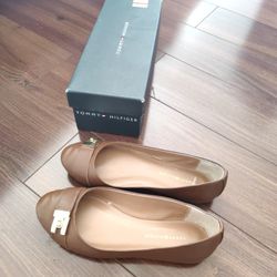 Women's Tommy Hilfiger Brown Flats 6