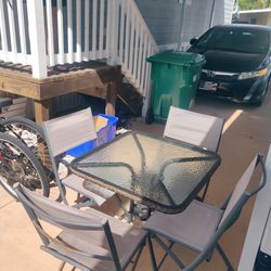 24" glass Top Bistro/Patio Table w/4 Folding Chairs.