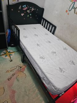 Toddler bed with mattress