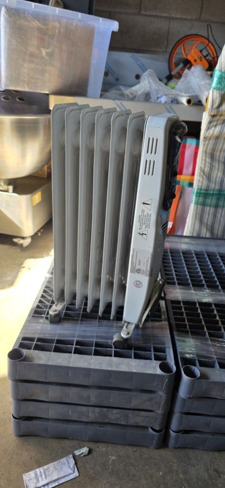 PELONIS OIL FILLED RADIATOR HEATER