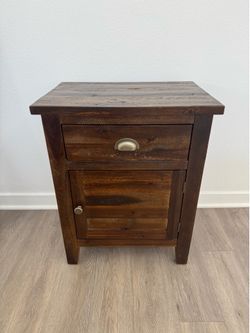 Side table w/ power