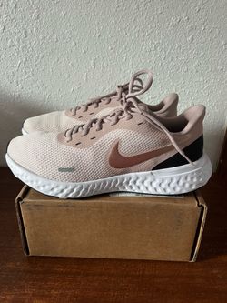 Women’s Nike shoes