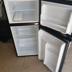 Frigidaire Refrigerator 4.5 C.u Ft