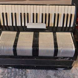  Scandalli Full Size Black Gloss Accordion with Case 41/120 Bass -