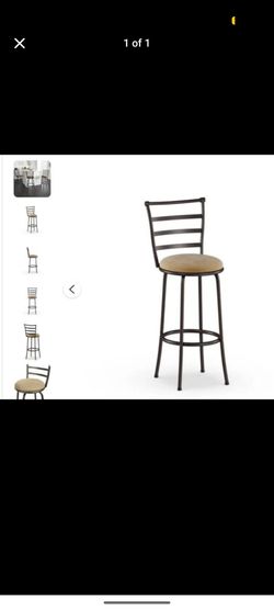 Adjustable height bar stools