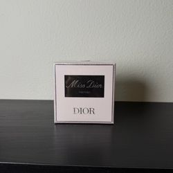 Miss Dior essence. 3.4 oz
