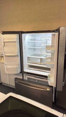 Like new GE stailenss steel refrigerator