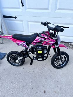 Like New 39cc Mini Dirt Bike + Helmet & Chain Lube Included!