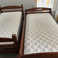 Excellent Condition Bunk Bed With 2 Twin Mattress 