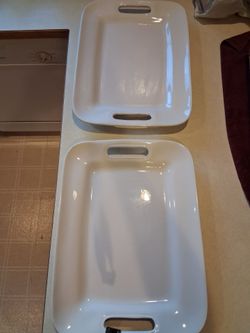 Porcelain service ware