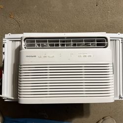 AIR CONDITIONER 5000 BTU WORKING AS IS