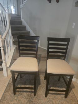 Counter Height Chairs/Bar Stools
