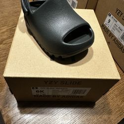 Yeezy Slides 