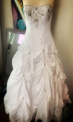 New beautiful white strapless formal gown