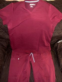 Fabletics scrubs Wine