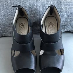 MRKT Black Wedges