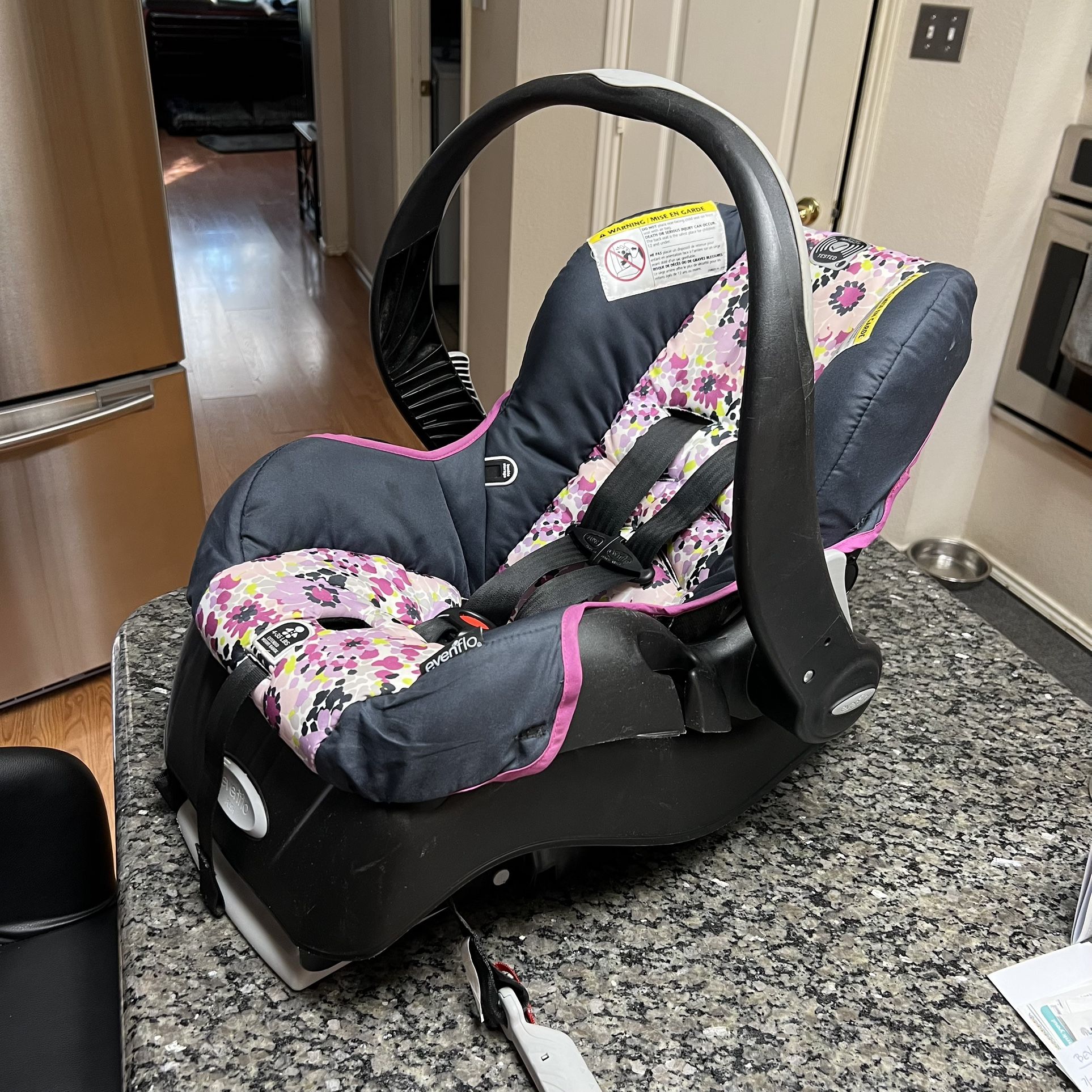 Evenflo “Embrace 35”  Infant Car Seat and Base 