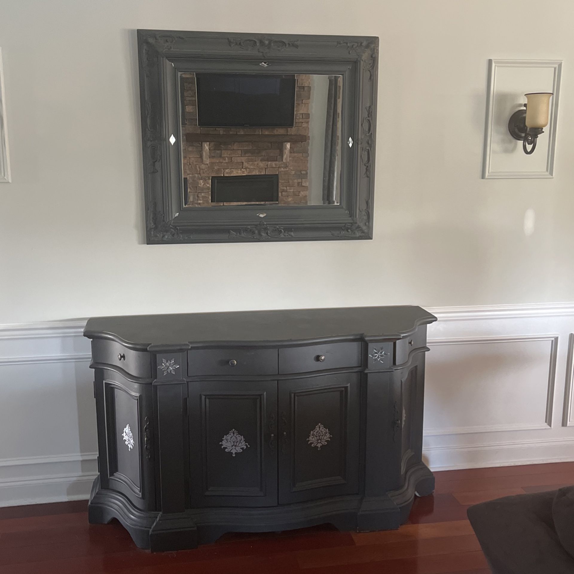 Decorative Gray Console Table With Mirror