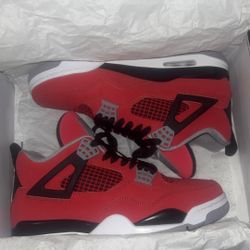 Jordan 4 Toro Bravo 
