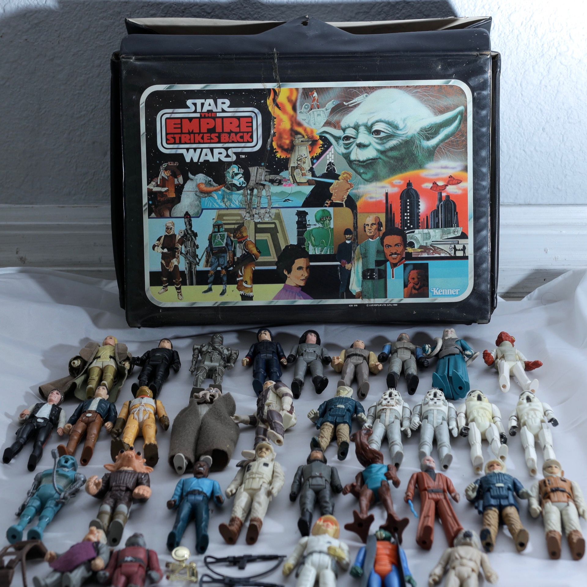 Vintage STAR WARS Action Figures by KENNER 1970s 1980s w/Carrying Case Collectibles