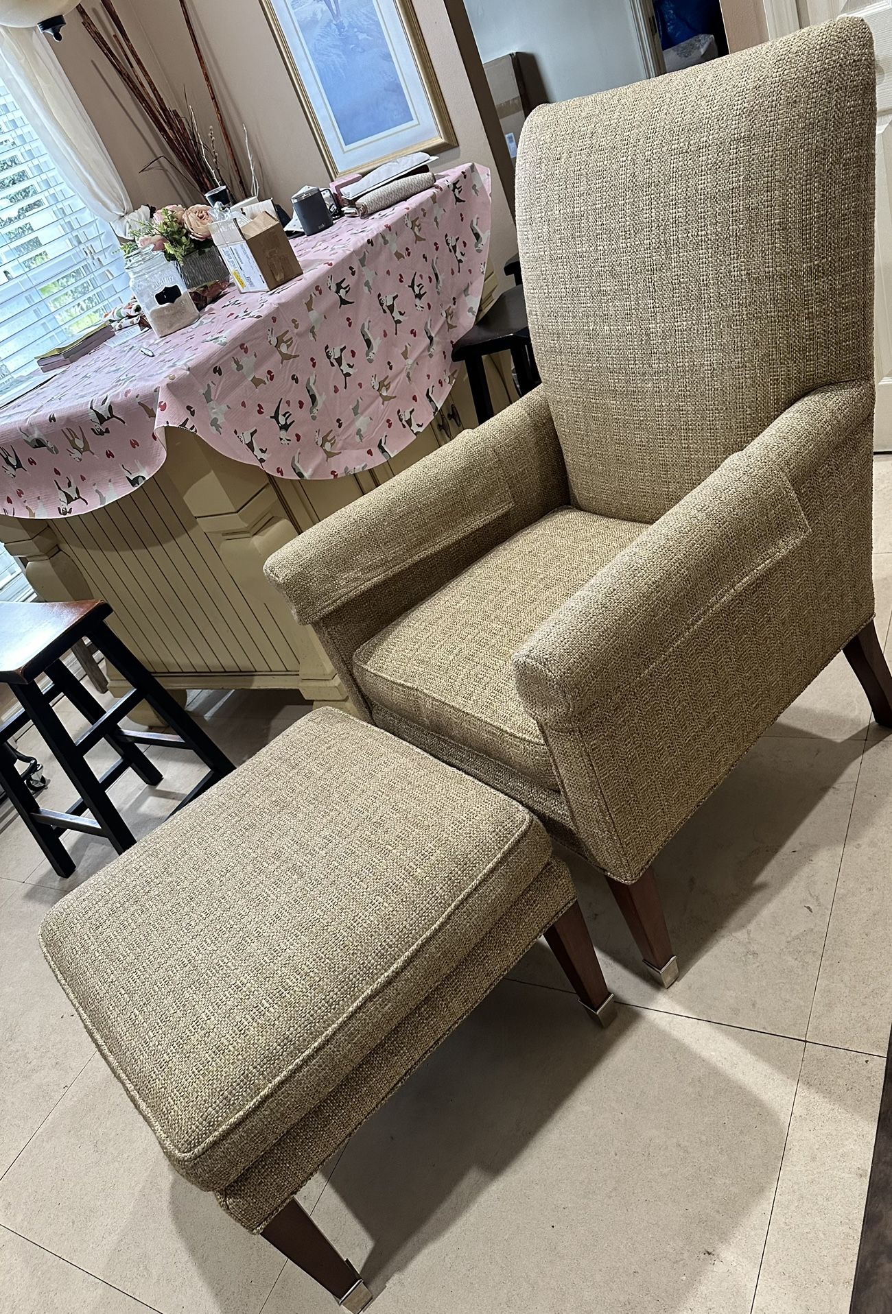 Gracie chair With ottoman