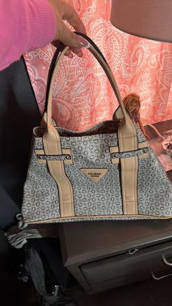 guess purse good condition