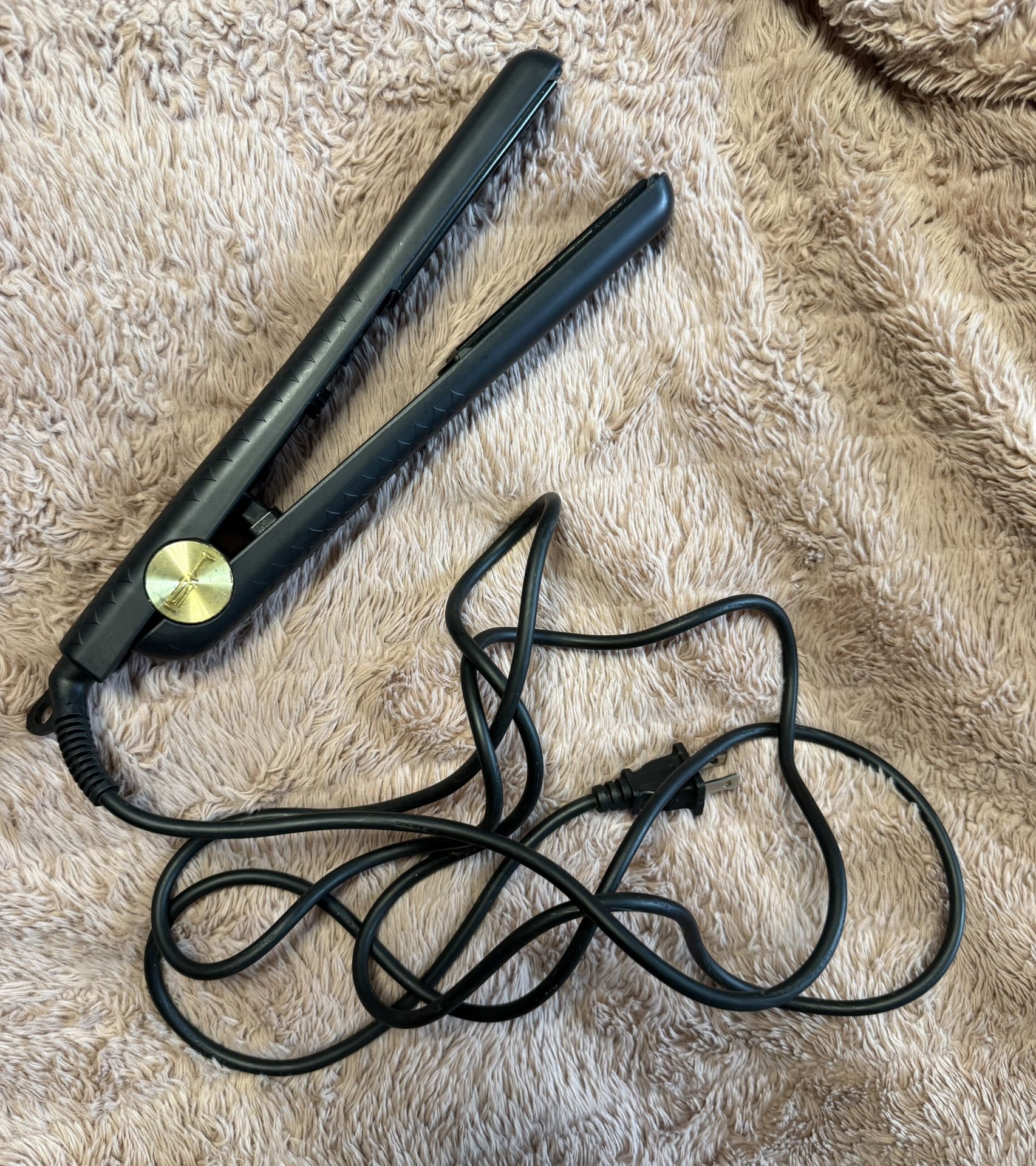HSI Professional Hair Straightener – Adjustable Heat up to 450°F