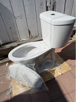 Elongated toilet