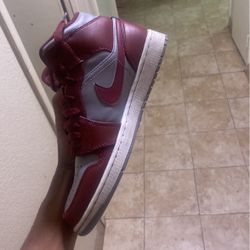 Jordan 1s Grey & burgundy