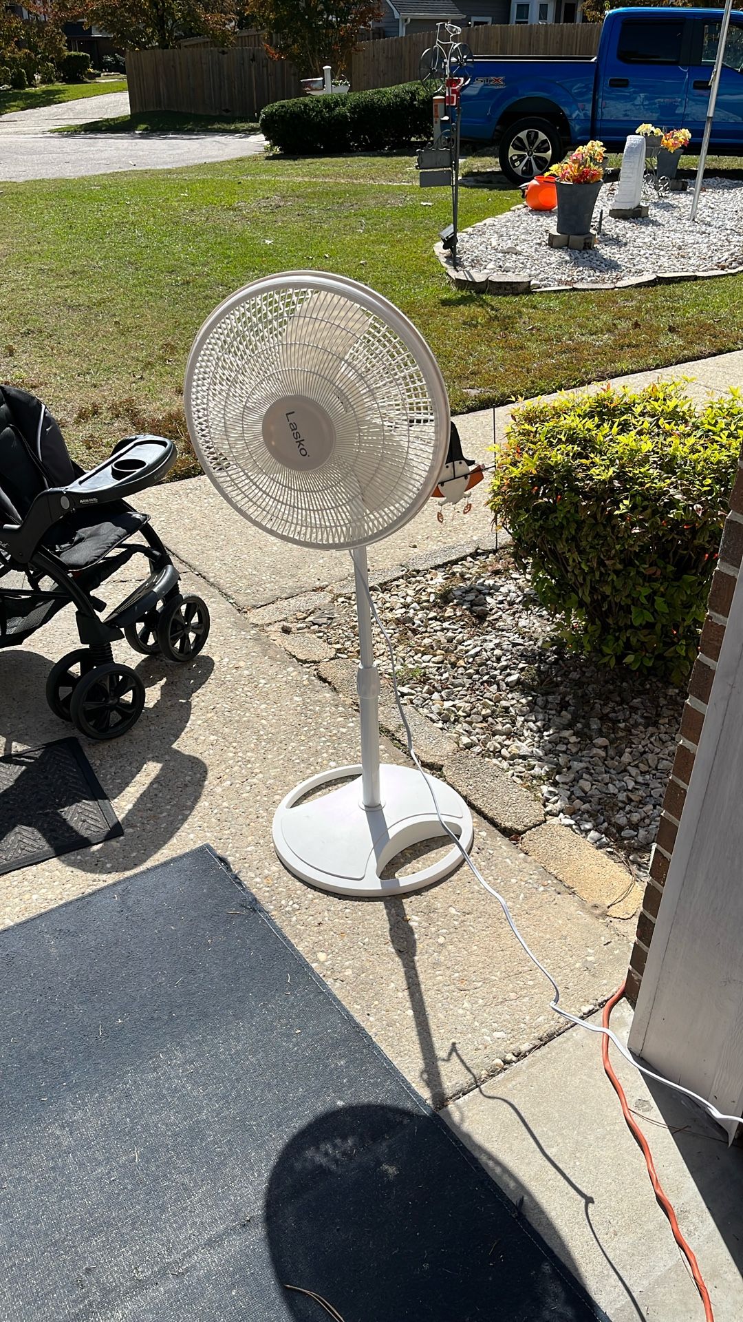 Fan Lasko Swivels And Adjustable 