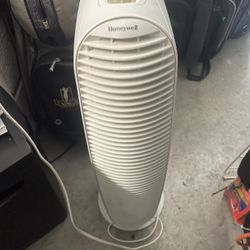 Air Purifying tower Honeywell with 3 speeds 