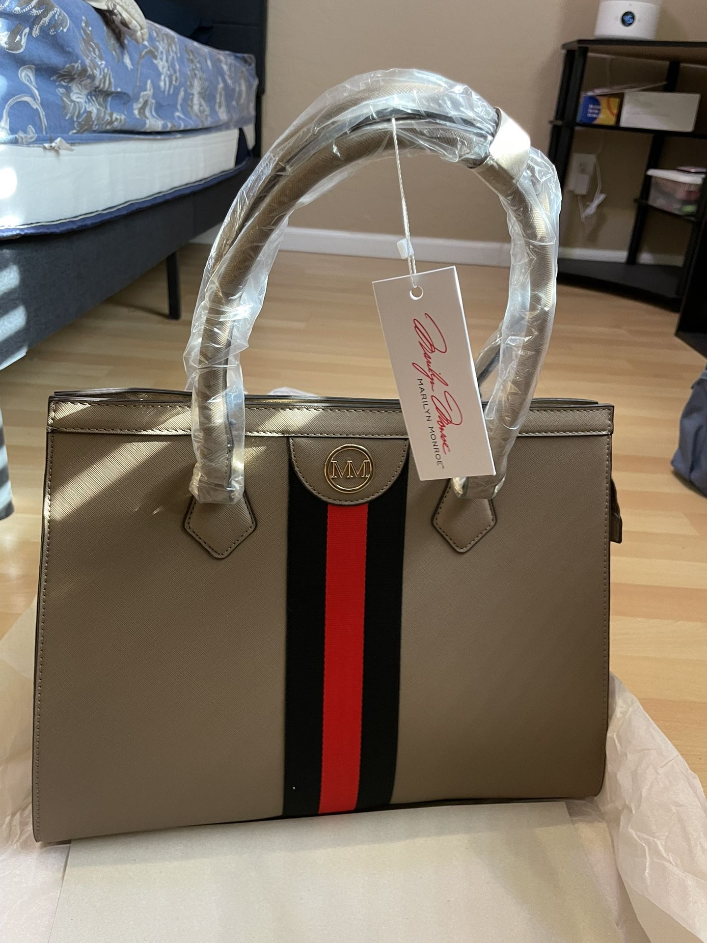 Gucci, Louis Vuitton wallets for Sale in Tempe, AZ - OfferUp