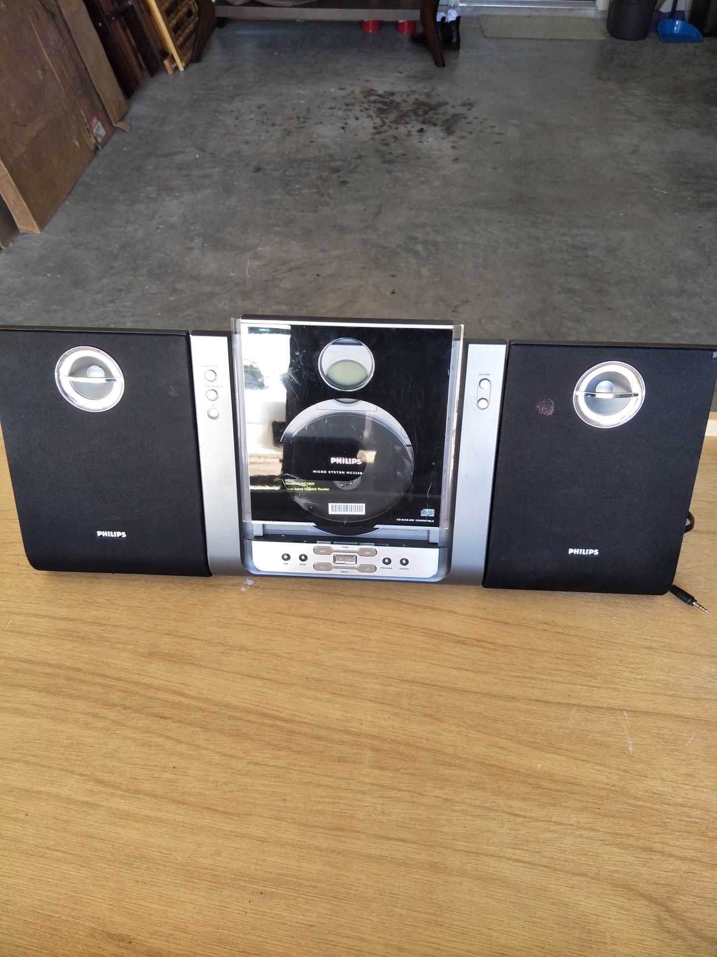PHILIPS Micro System MC235B- Detachable Speakers, AM/FM Stereo, CD & Aux Input
