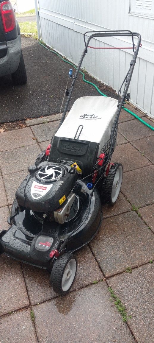 Craftsman PLATINUM Lawn Mower With Bag for Sale in Toms River, NJ OfferUp