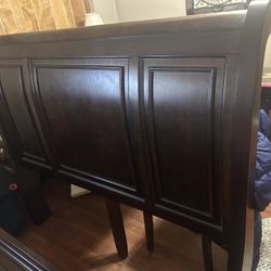 Queen Sleigh Bed With Drawers