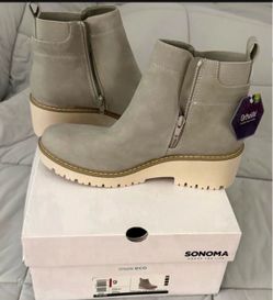 Womens boots size 9 brand new