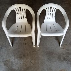2 Outdoor Chairs 