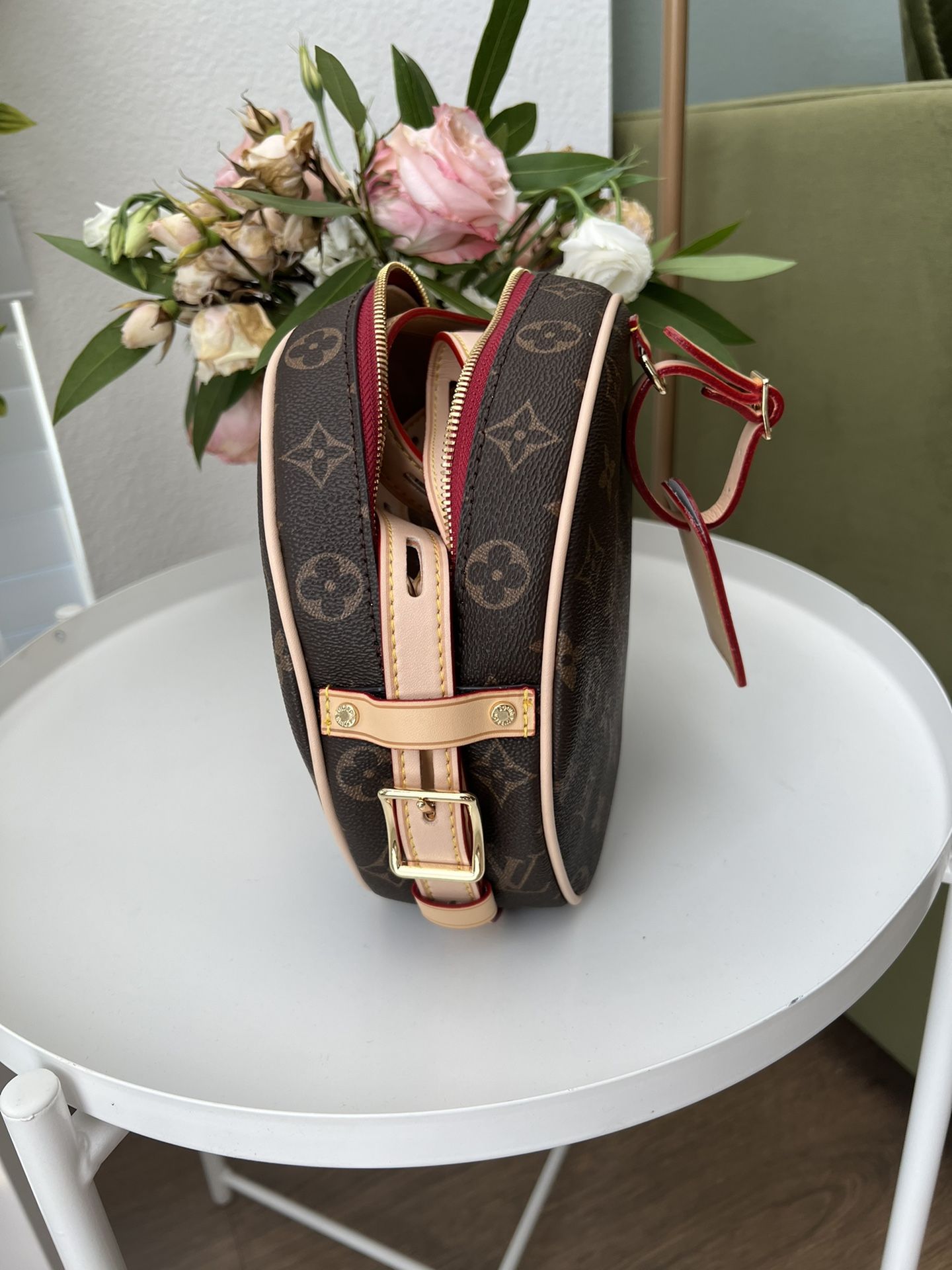 Louis Vuitton Crossbody Bag for Sale in Farmers Branch, TX - OfferUp