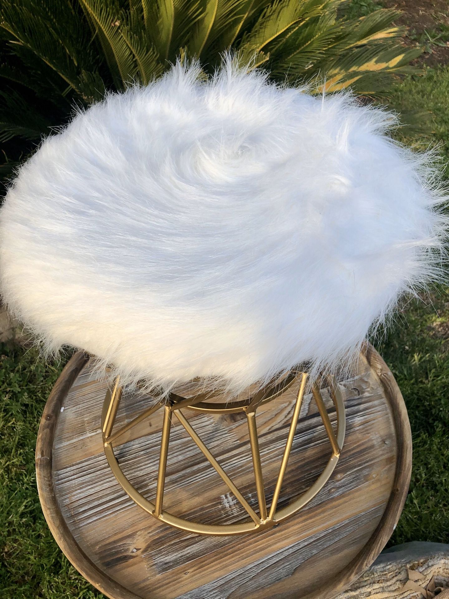 ⭐️New in Box. White Faux fur vanity stool. PICK UP BY ASHLAN AND TEMPERANCE IN CLOVIS