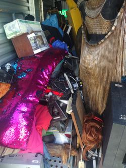 I have this deep sea fishing pole I can't find a picture of it with a big real I have a bunch of other reels very nice ones and a whole taco box full 
