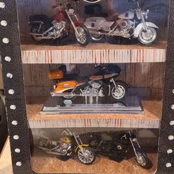 Maisto Harley-Davidson Motorcycle Collection 1:18 Scale - AO