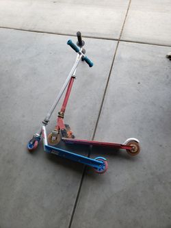 2 Scooters Razor And Jack Knife