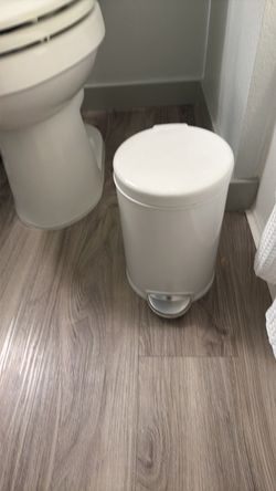 SimpleHuman Round bathroom step can White