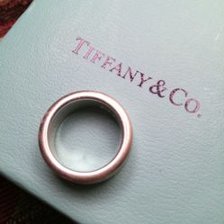 Tiffany’s & Co. ring authentic Beautiful ! 