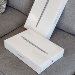 Apple MacBook Air 13.3" - M1 Chip (8 CPU - 7 GPU / 8GB / 256GB)- $5 Today and Rest Later! Message us now